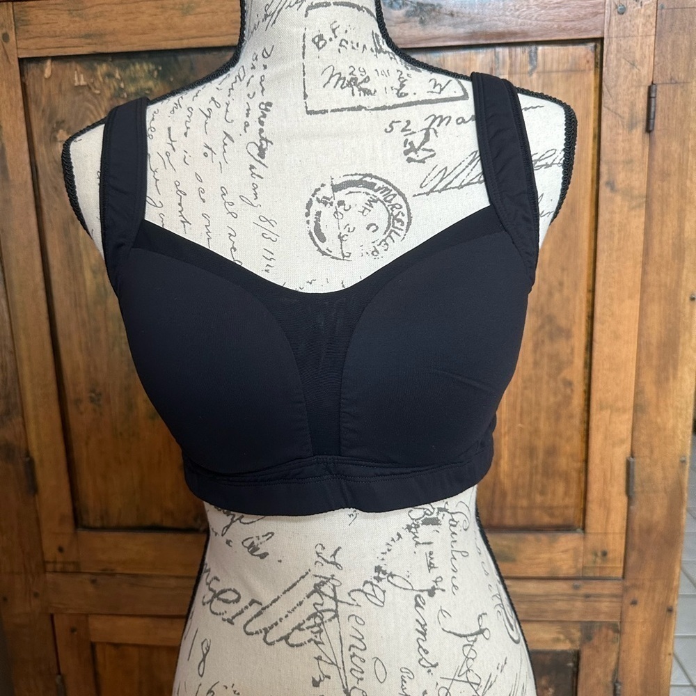 Lululemon Ta Ta Tamer Black Size 36D